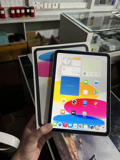 iPad 11th generation (2025) WiFi 128GB with full box 
