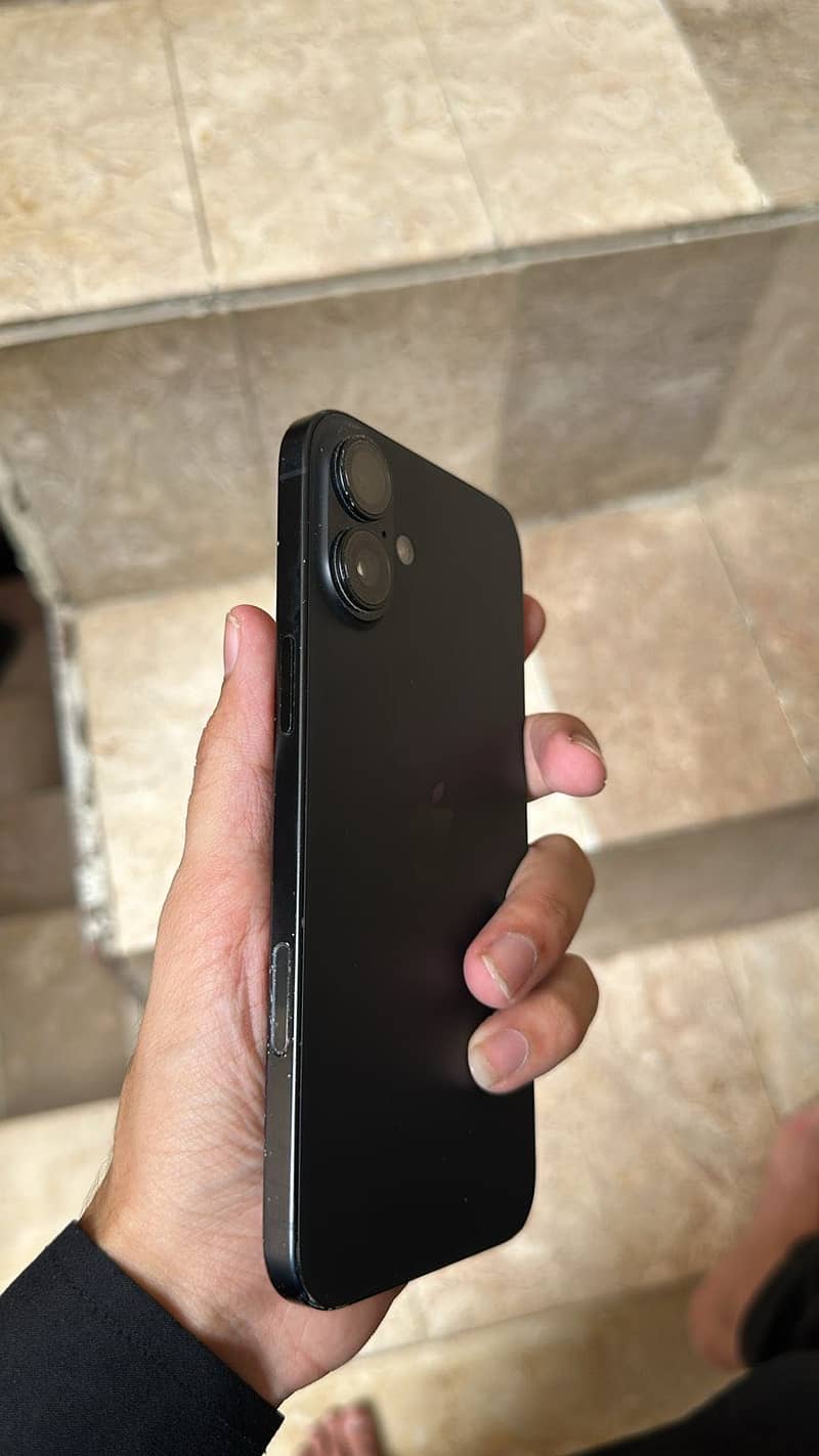 Apple iPhone 16 Plus 4