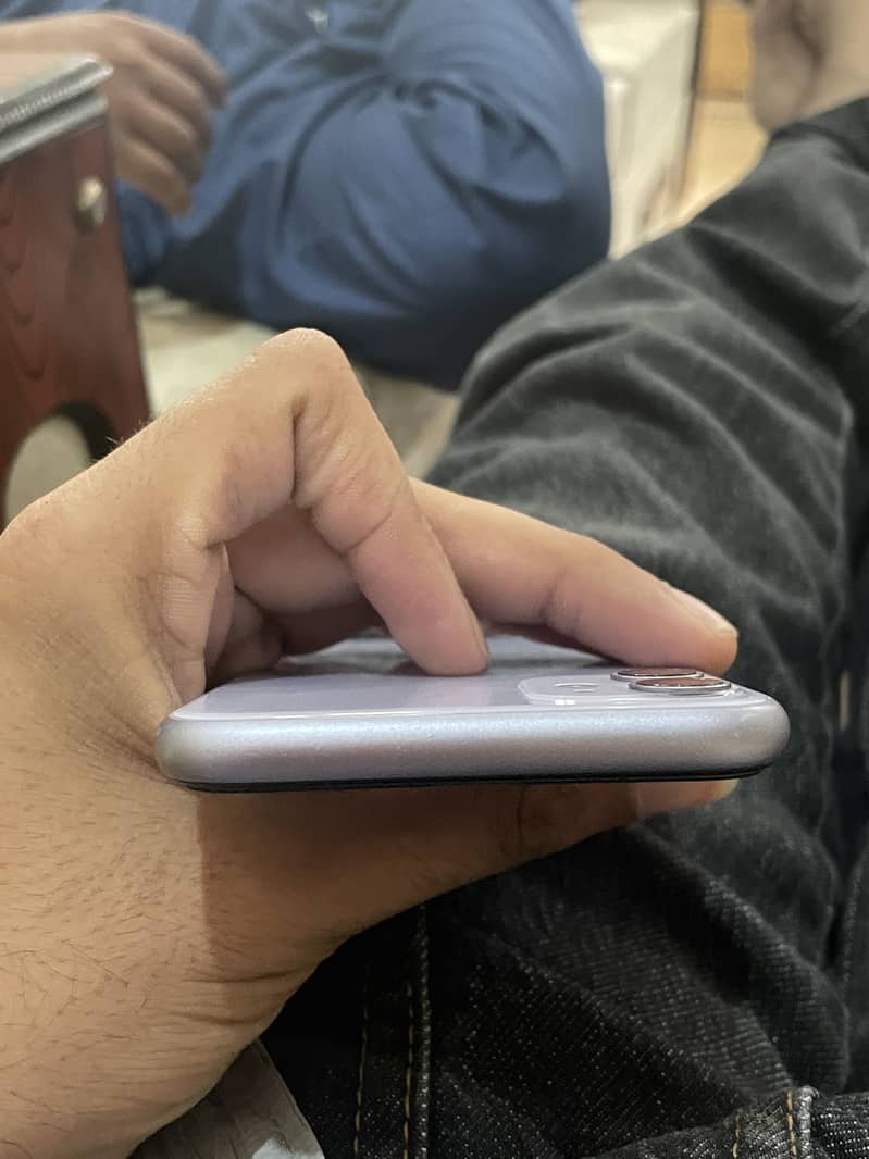 Apple iPhone 11 3