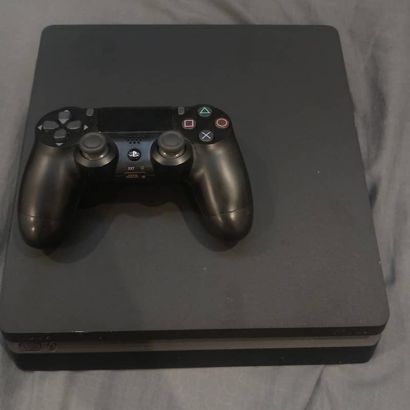 PS4 slim one controller 0