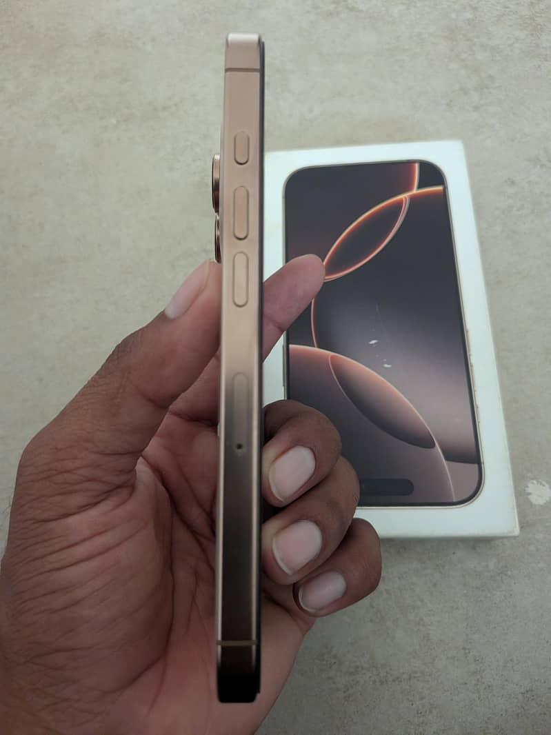 Apple iPhone 16 Pro 1