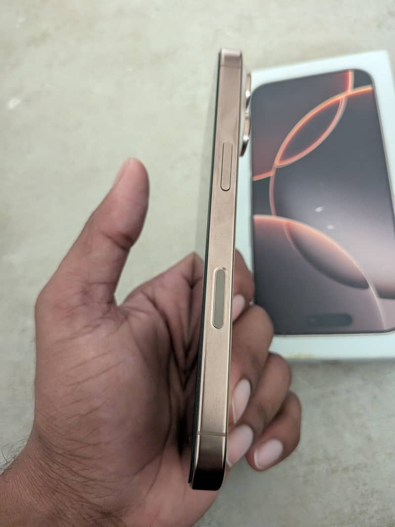 Apple iPhone 16 Pro 3