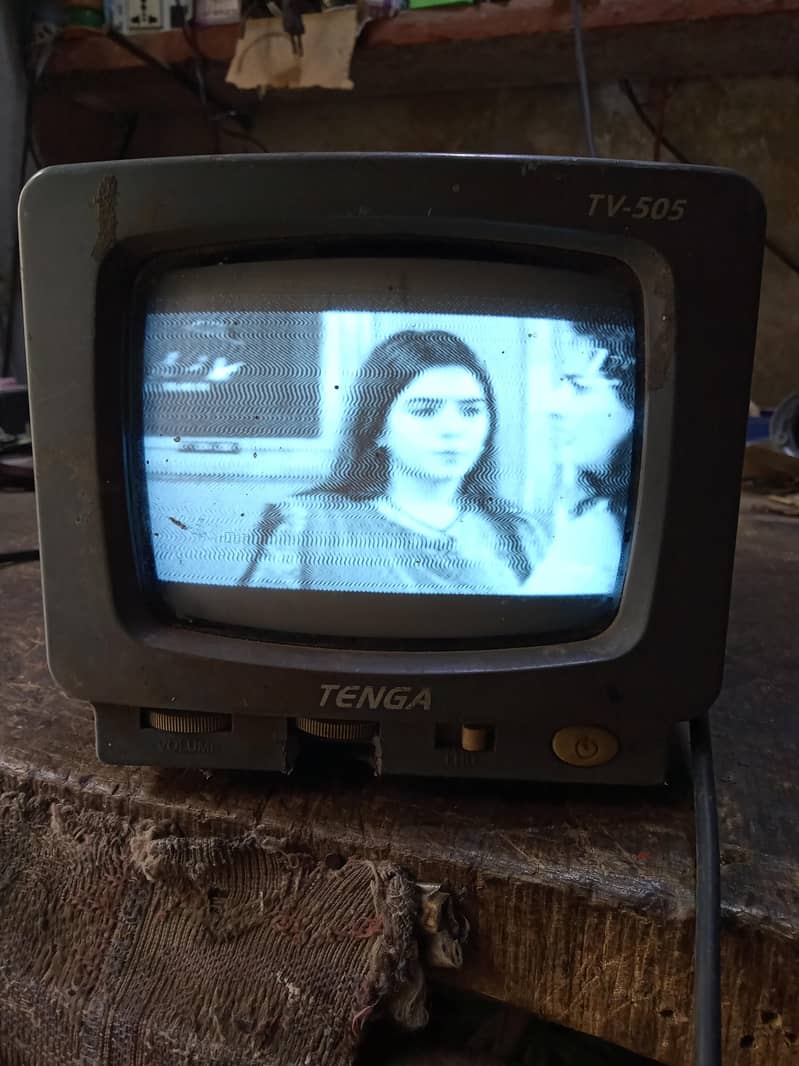 میرے پاس ایک ہولڈ ماڈل ٹی وی ہے 1