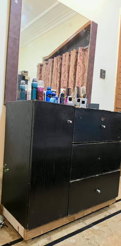 Dresser drawer with mount wall mirror