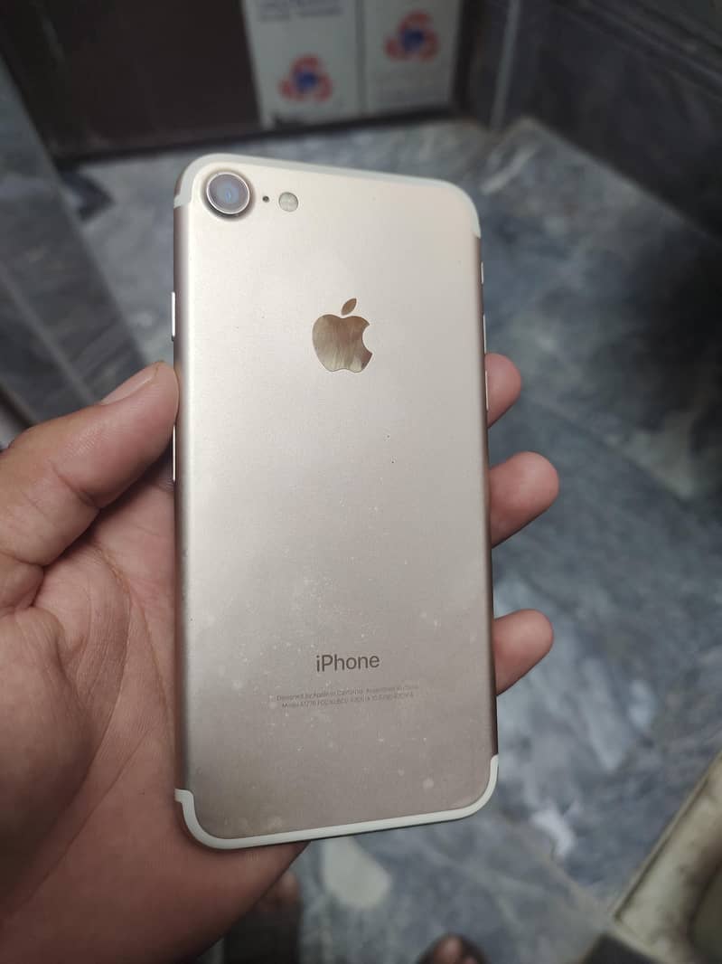 Apple iPhone 7 0