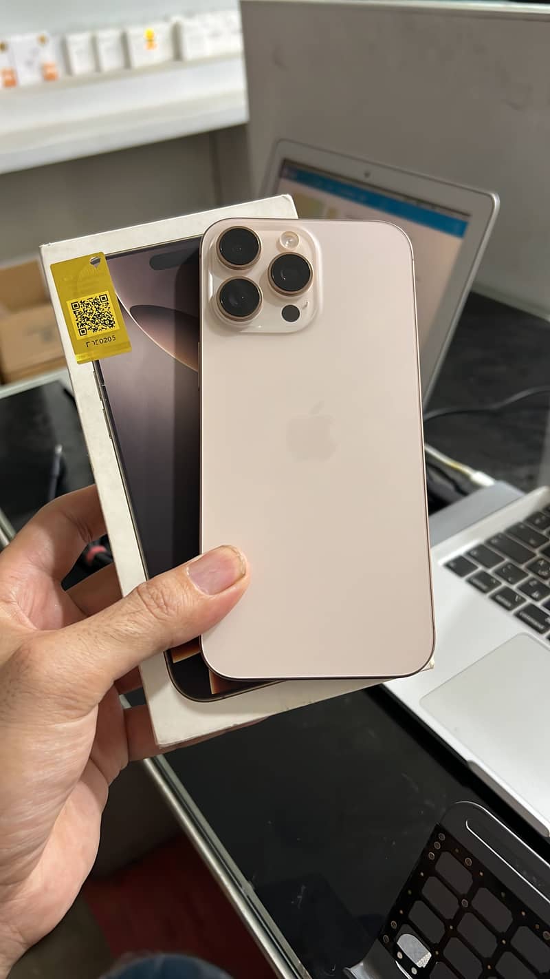 Apple iPhone 16 Pro Max 0
