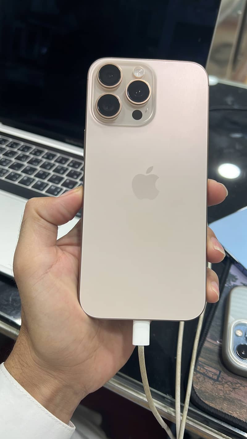 Apple iPhone 16 Pro Max 2