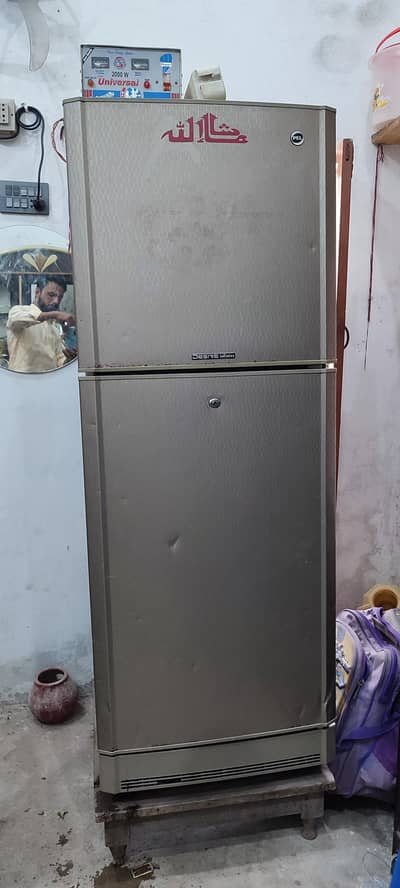 pel ki fridge mein medium size hai koi masala Nahin hai