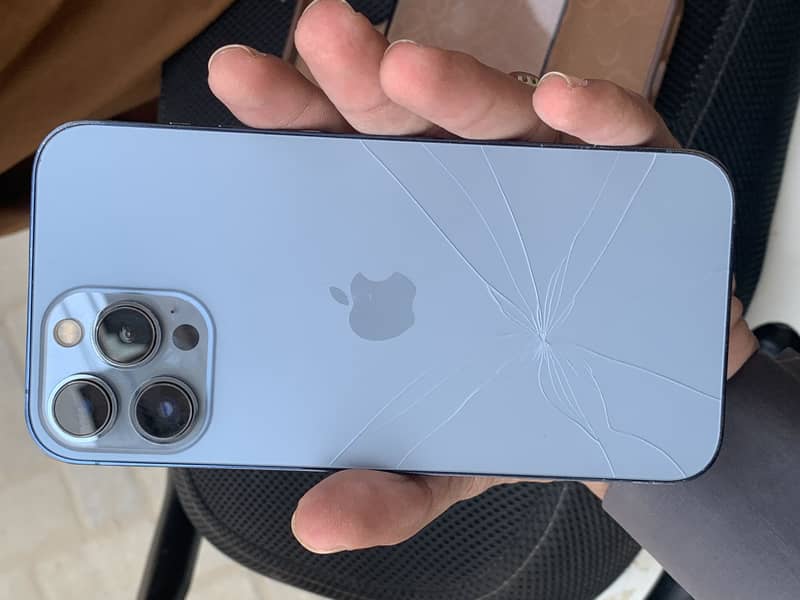 Apple iPhone 13 Pro Max 4