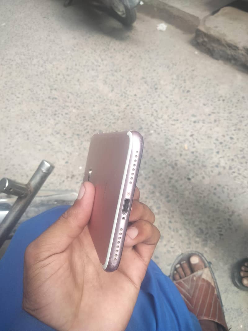 Apple iPhone 7 Plus 3