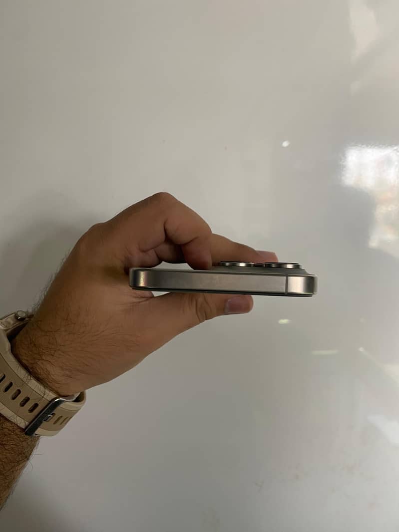 Apple iPhone 16 Pro Max 3