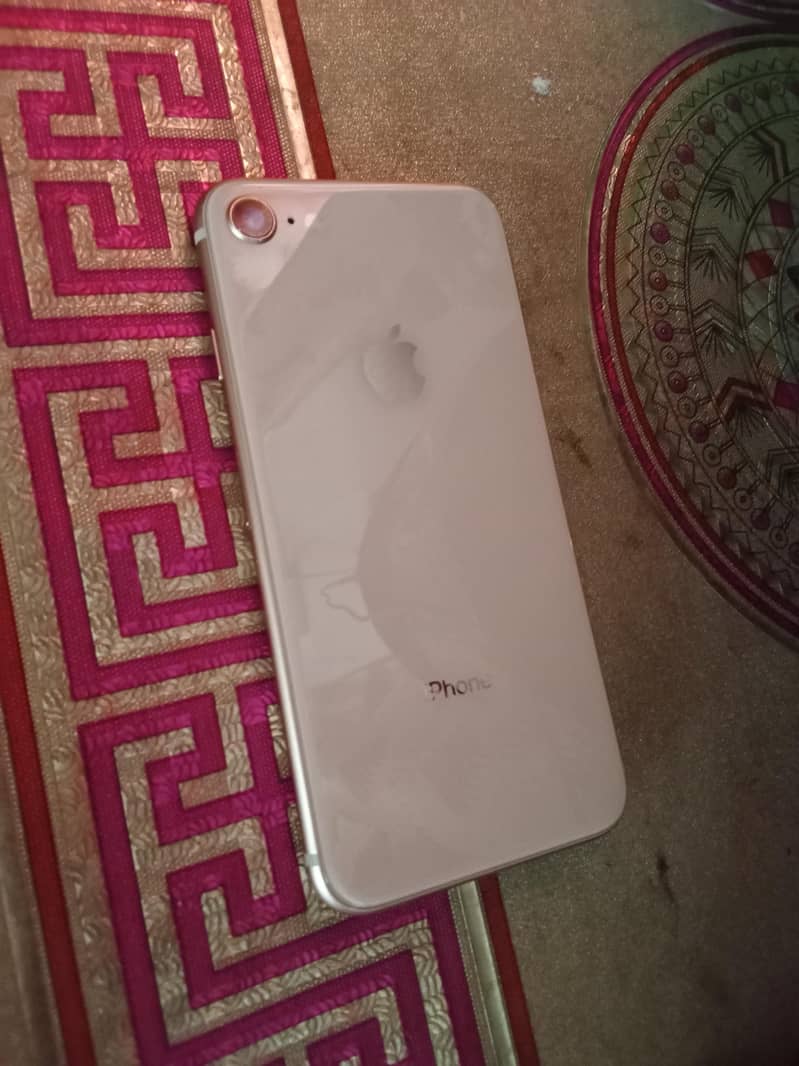 iPhone 8 sim working 10/10 condition 1