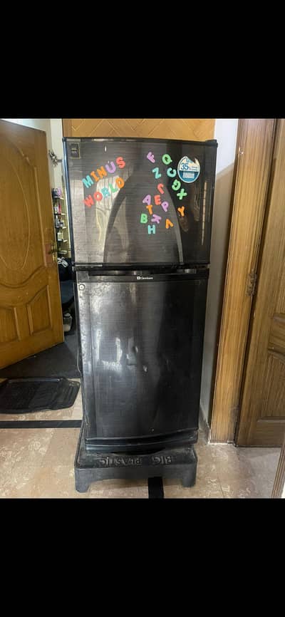 Dawlence fridge urgently for sale