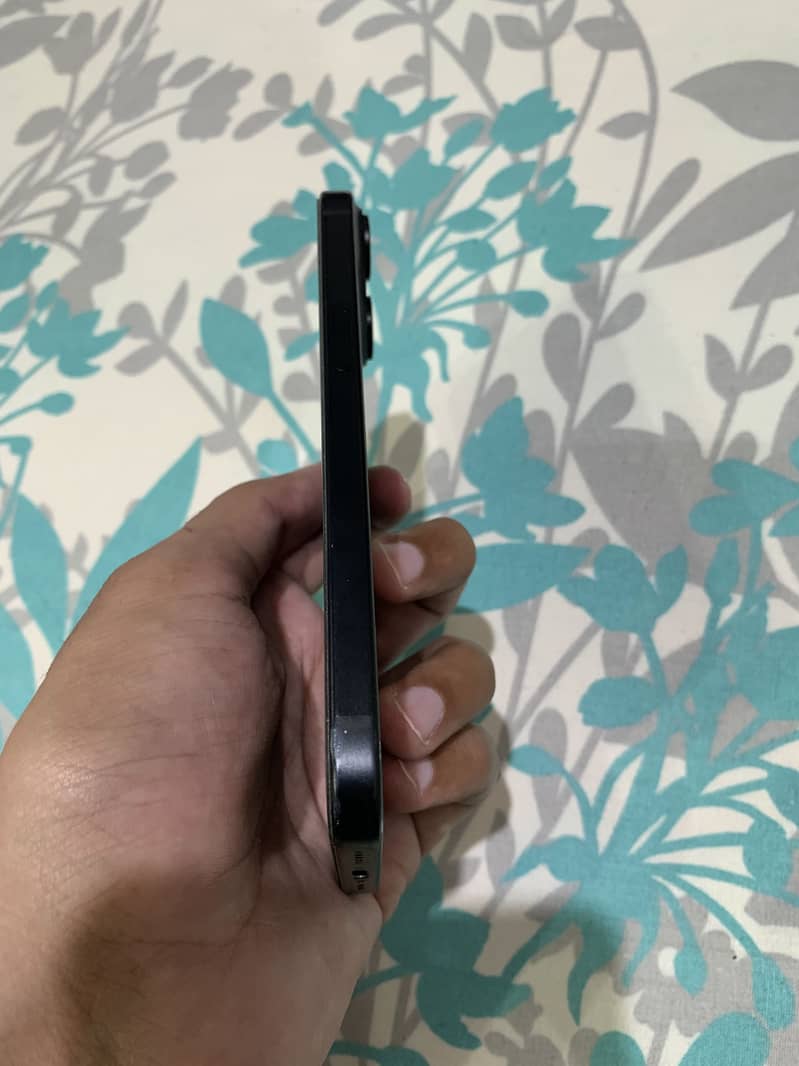 Apple iPhone 15 4