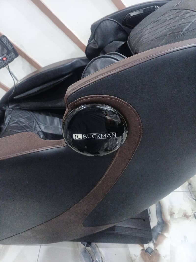 message chair 1