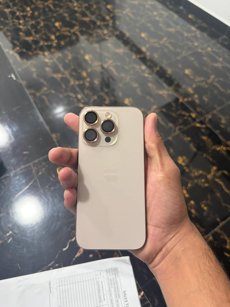 Apple iPhone 16 Pro 0