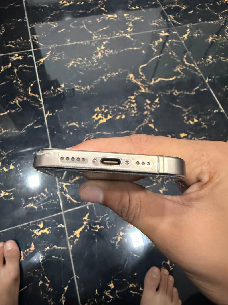 Apple iPhone 16 Pro 4