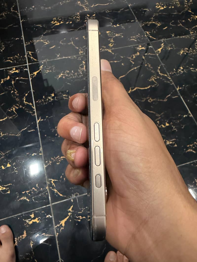 Apple iPhone 16 Pro 5
