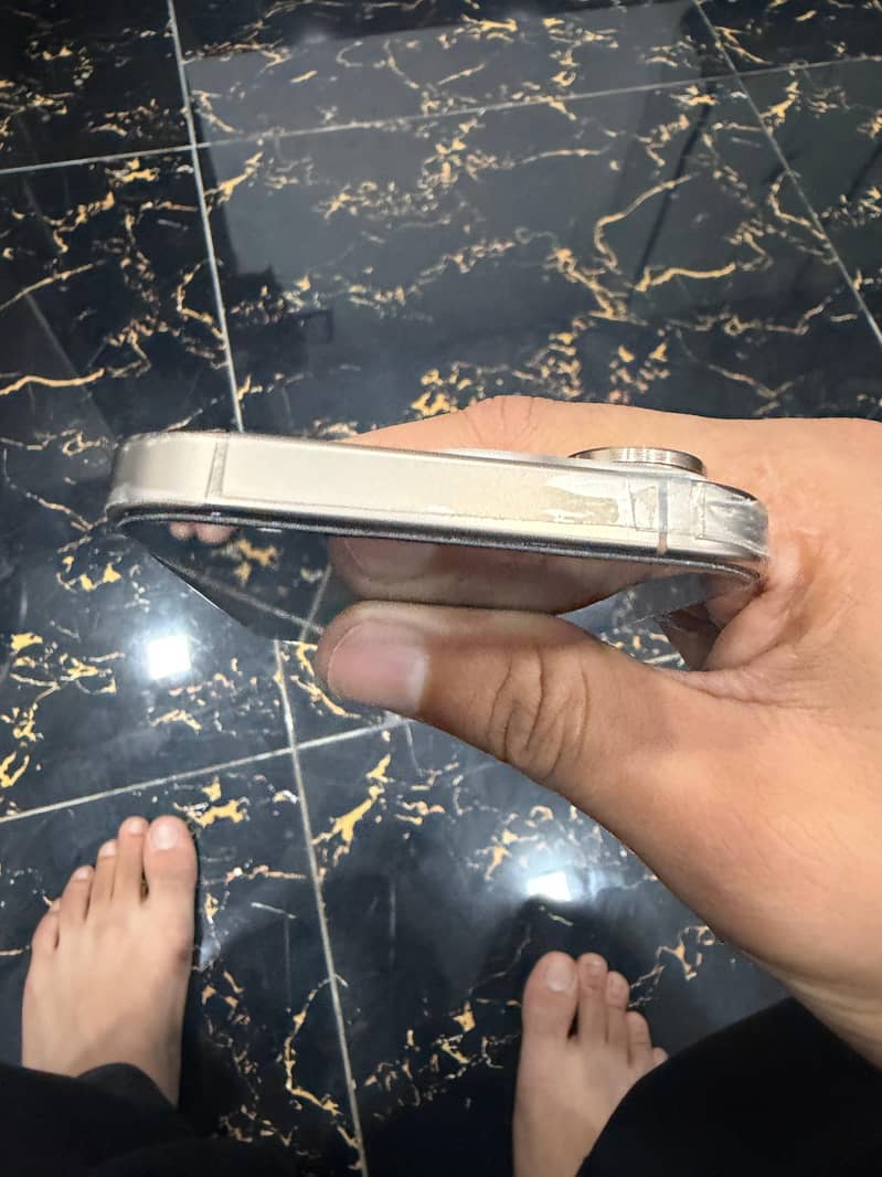 Apple iPhone 16 Pro 6