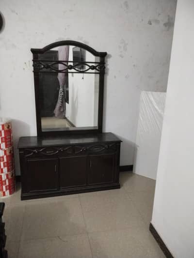 Full bed set with mirror and side table drawers
