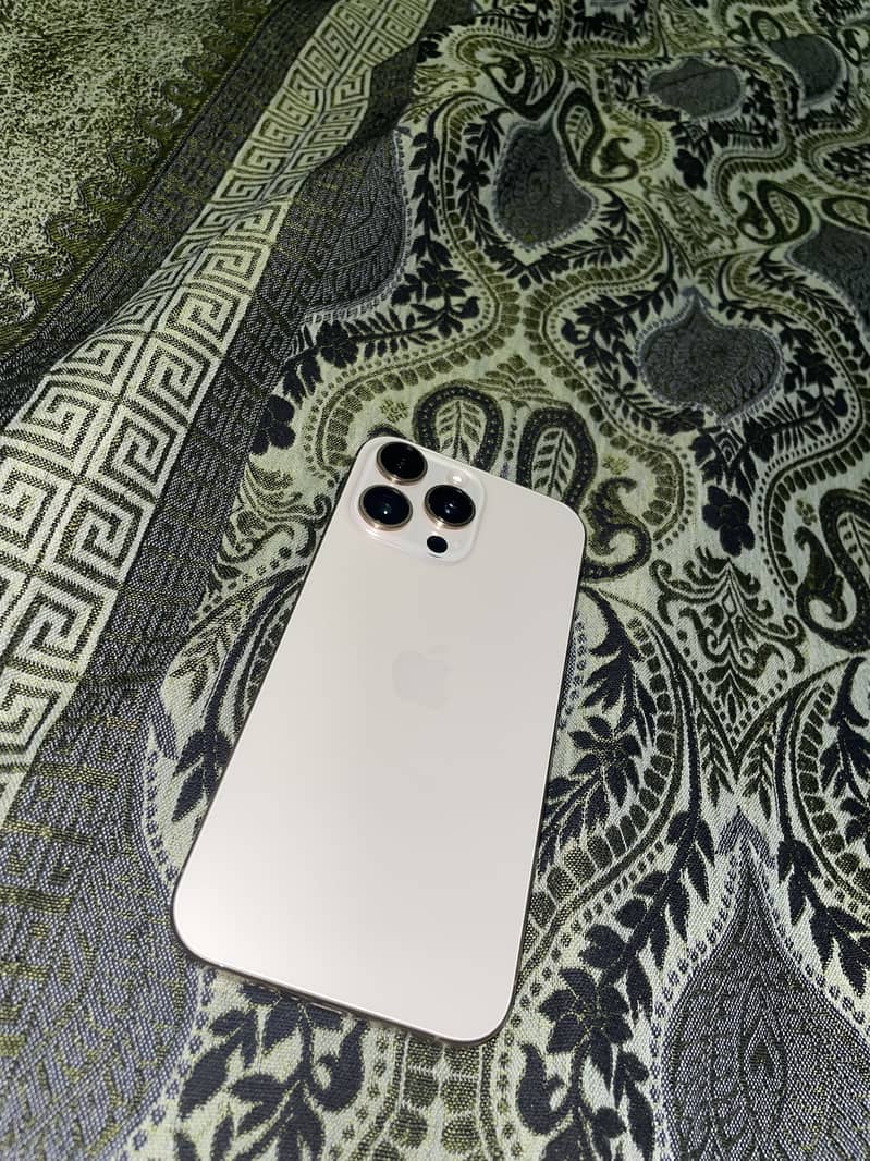 Apple iPhone 16 Pro Max 2