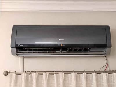 gree DC inverter barnd new condition olny 3 month uesd 03124119862