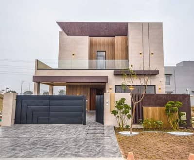 10 Marla House Available For Rent In DHA Phase 7 Y Block