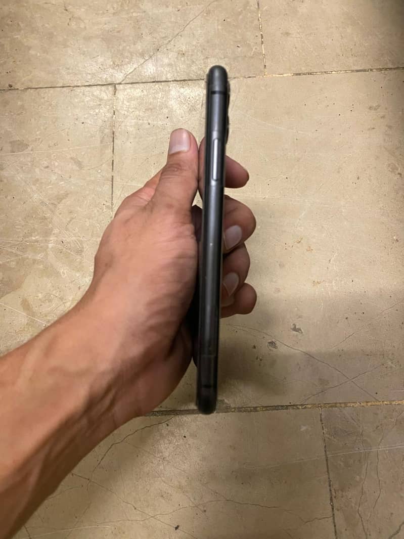 Apple iPhone 11 3