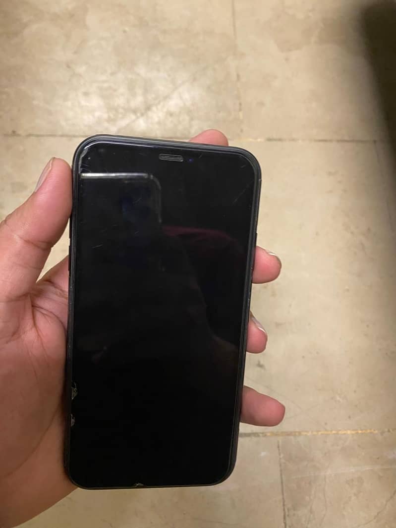 Apple iPhone 11 4