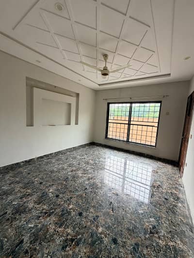 Upper portion for rent in G-13 (7 Marla)