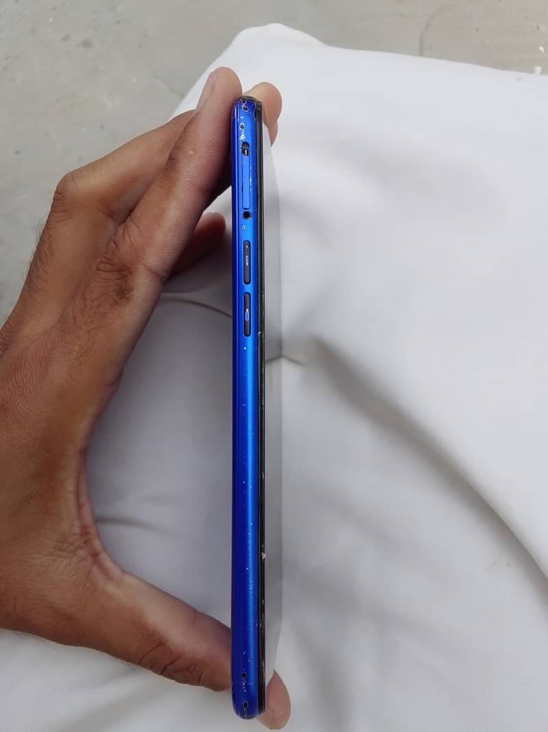 Realme C2 16