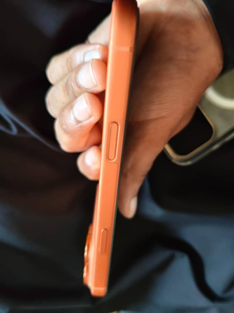 Apple iPhone 17 Pro Max 4