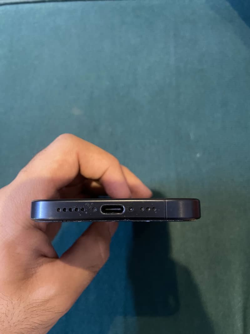 Apple iPhone 15 Pro 3