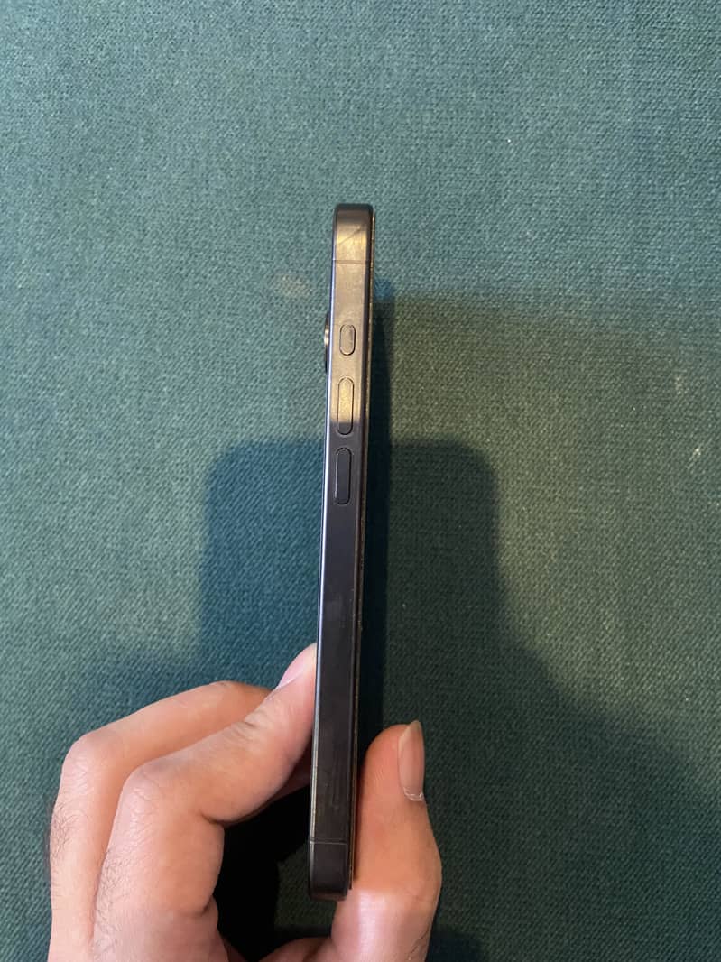 Apple iPhone 15 Pro 4