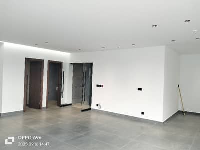 04 MARLA OFFICE 4TH FLOOR WITH ELEVATOR EXCELLENT LOCATION