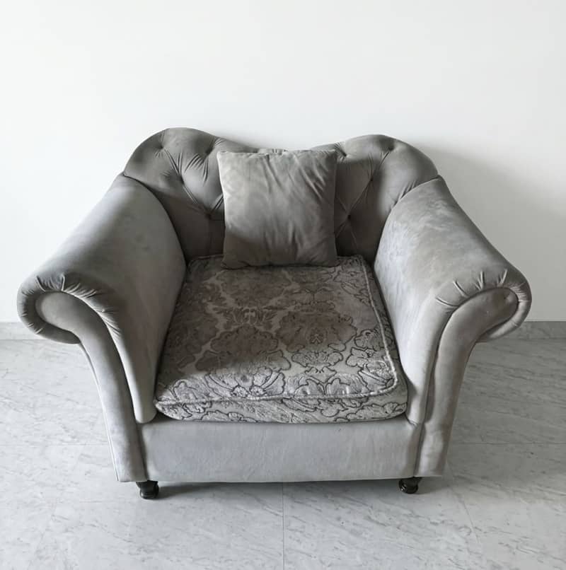Full Set- Elegant Sofa Set – Comfortable & Well Maintained 2