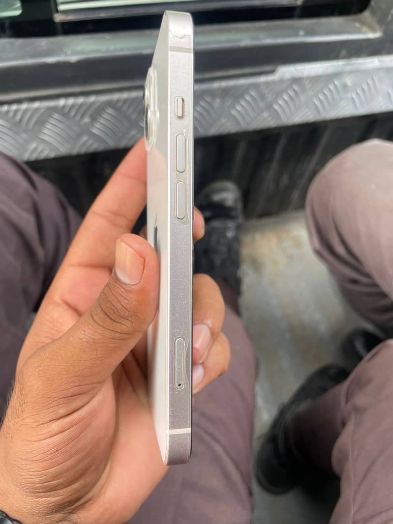 Apple iPhone 13 1