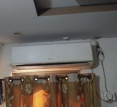 Gree Split AC (Urgent Sale)