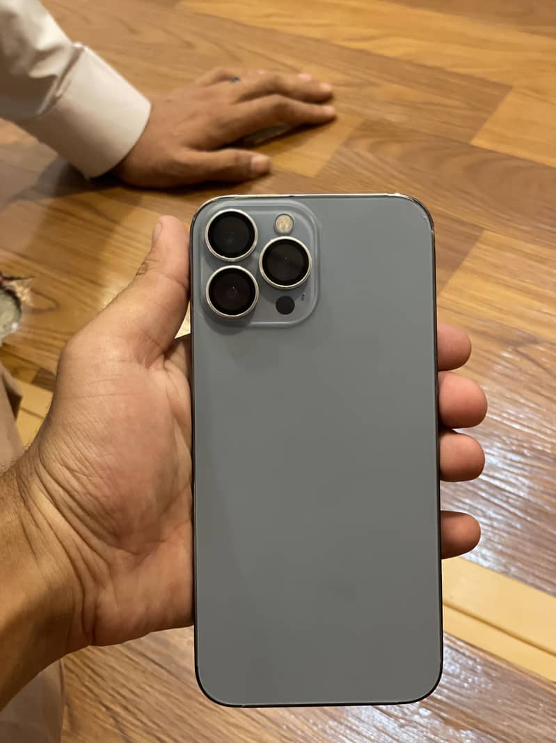 Apple iPhone 13 Pro Max 3