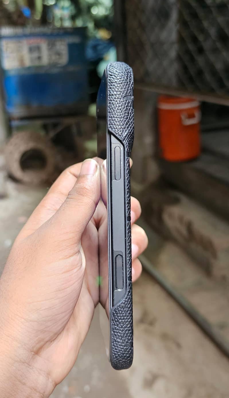 IPhone 16 pro max 3