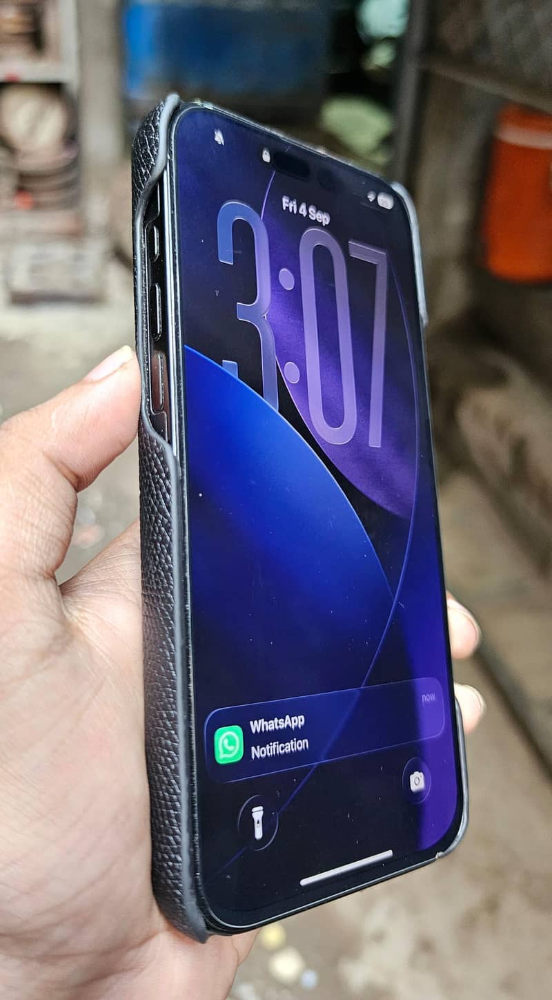 IPhone 16 pro max 4