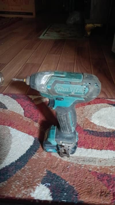 charging Makita drill