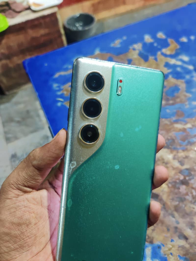 Tecno CAMON 40 Pro 4