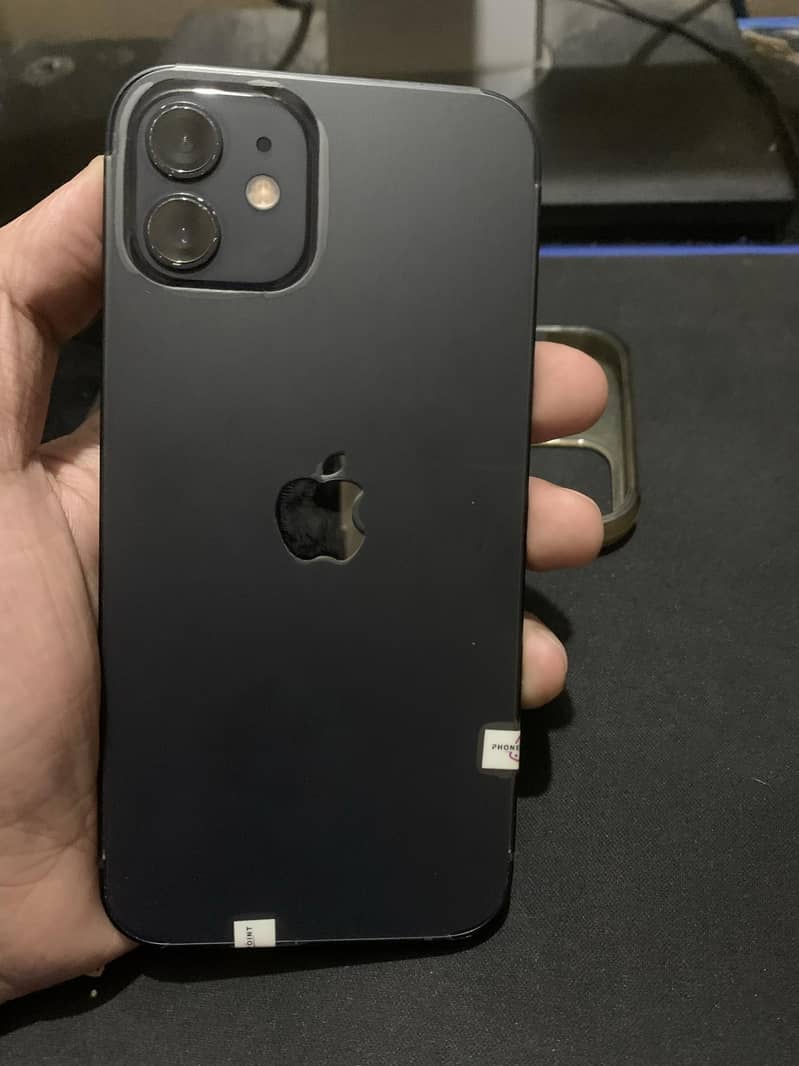 Apple iPhone 12 4