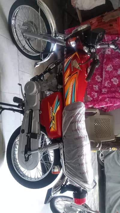 bike 10 by 10 ha koi Kam nai ha just by and drive attock ka vochar ha