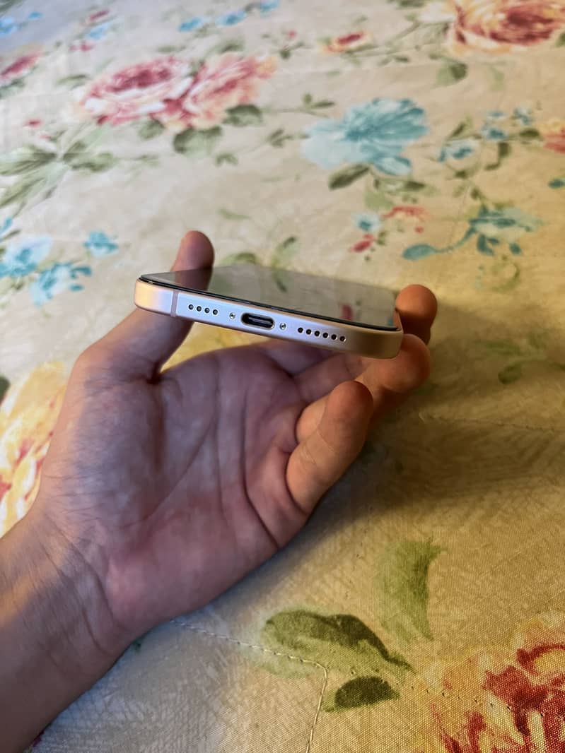 Apple iPhone 15 plus 0