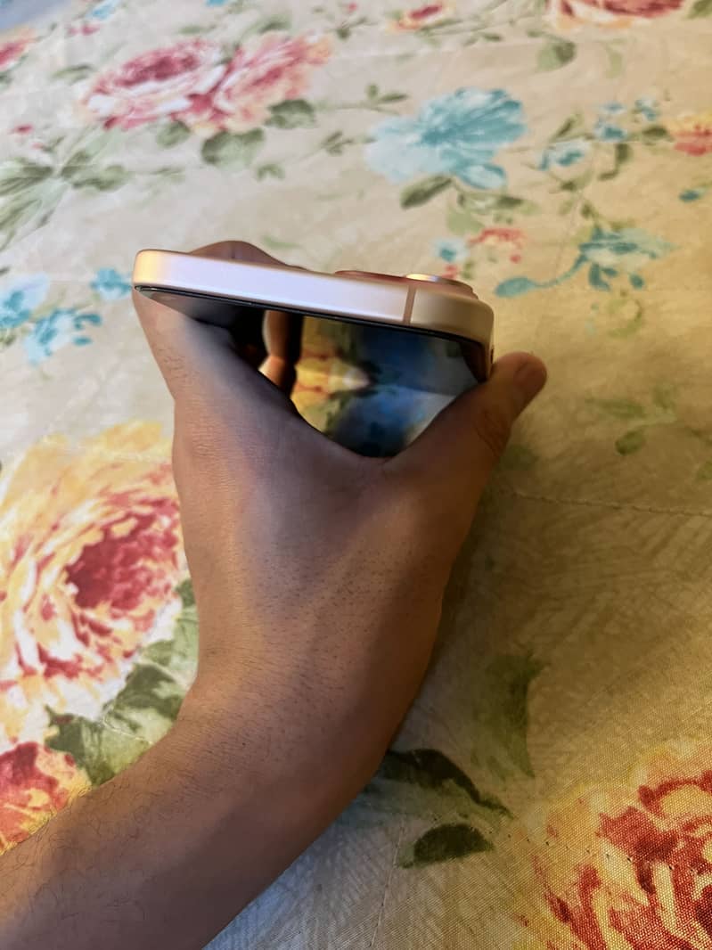 Apple iPhone 15 plus 3