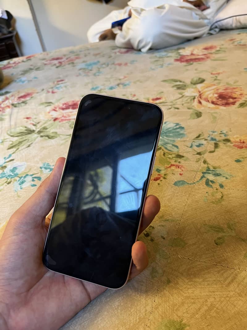 Apple iPhone 15 plus 4
