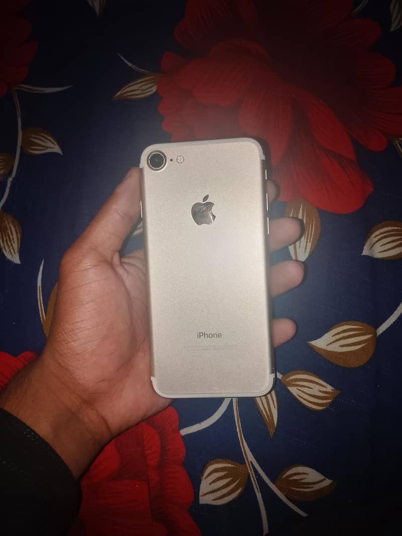 Apple iPhone 7 3