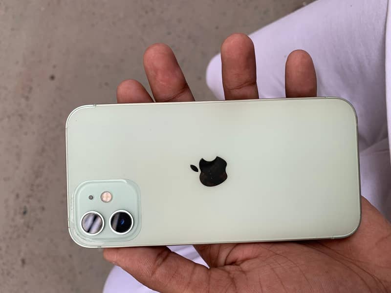 Apple iPhone 12 4